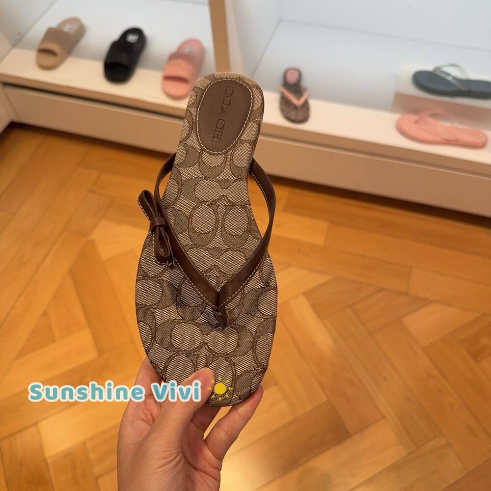 NWT Coach Woman Bow Flip Flop In Signature Jacquard us 9 CEE17 Oak/Maple